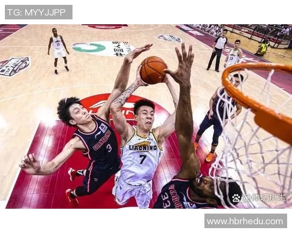 重庆篮球队的阵地战解析：战术布局与球员配合的深度剖析